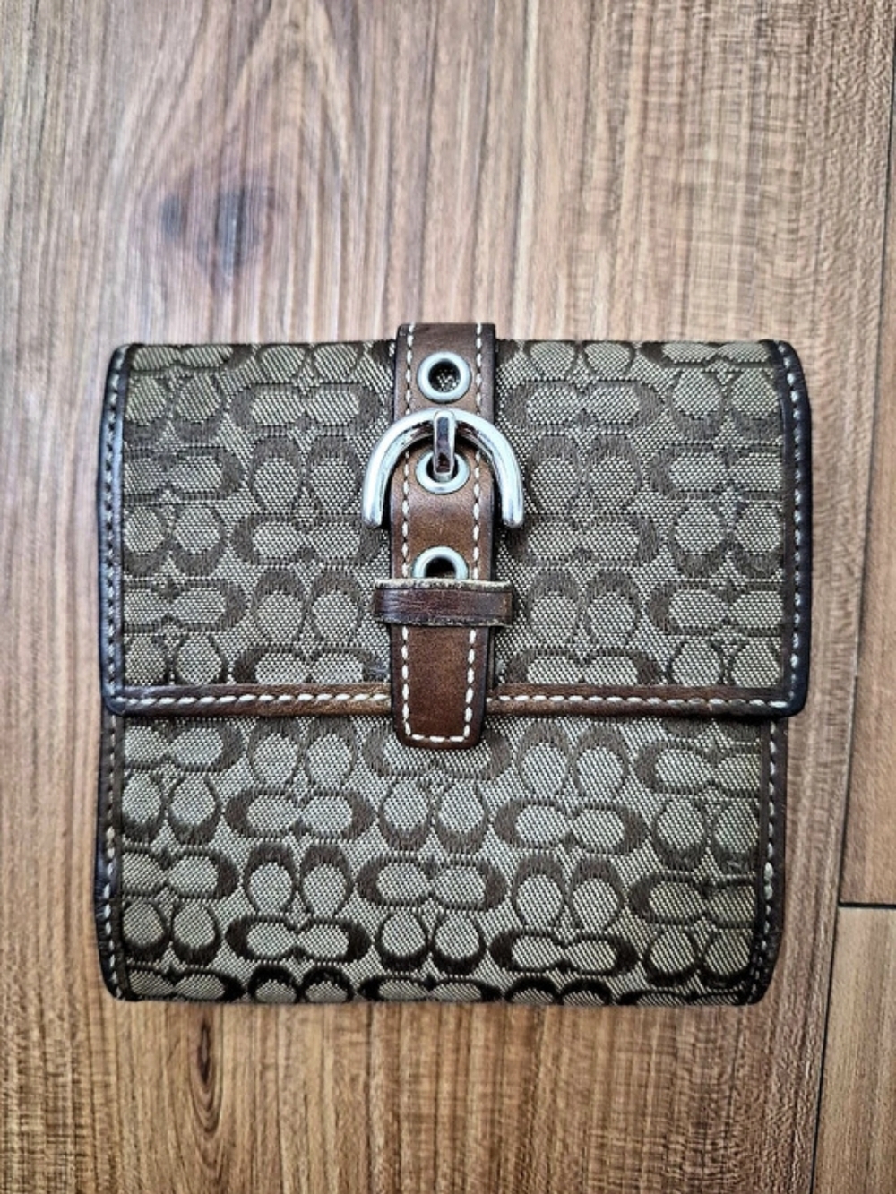 Coach Soho Signature Buckle Compact Wallet Brown Logo Y2k Heritage Vintage